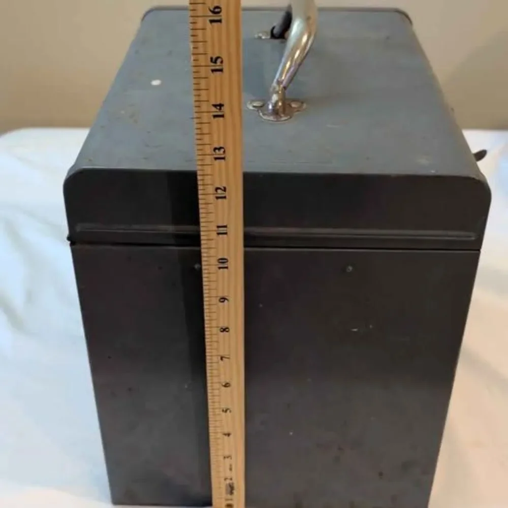 Vintage Skilsaw Metal Carrying Case Tool Box Empty with Blade Insert Cradle Vtg